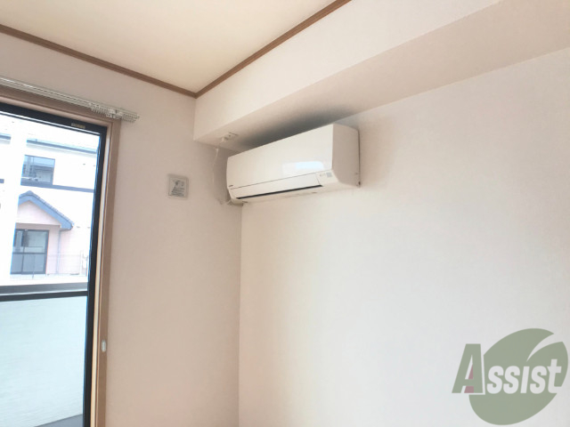 その他設備　あらかじめエアコンがついています。夏も冬も快適ですよ。