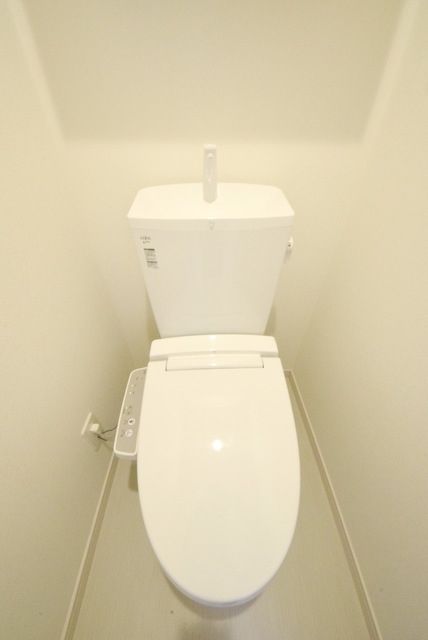 トイレ　ウォシュレット付き