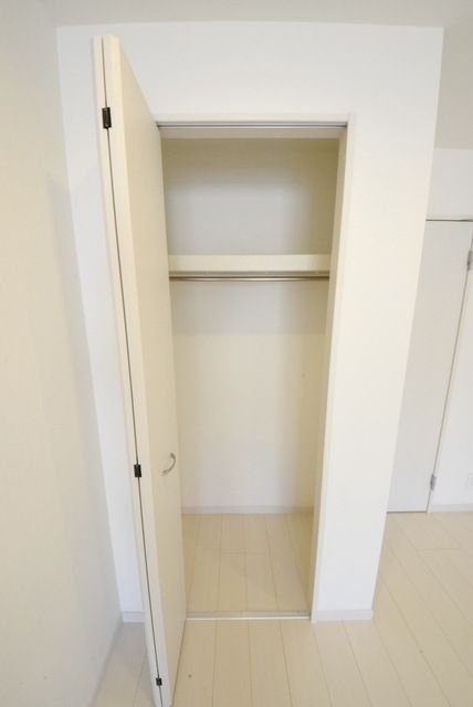 その他設備　奥行のある収納