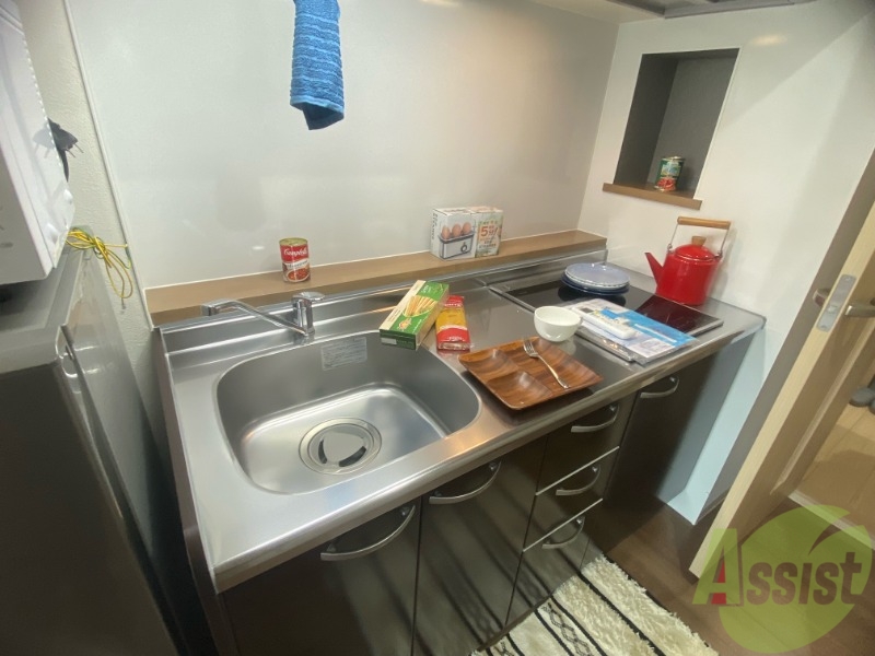 キッチン　一人暮らしには十分な大きさのキッチンですね。