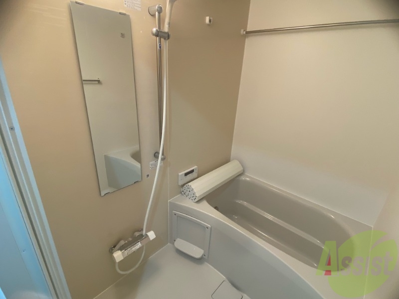 バス・シャワールーム　お風呂は日々の疲れをリフレッシュできる広さがありますね。