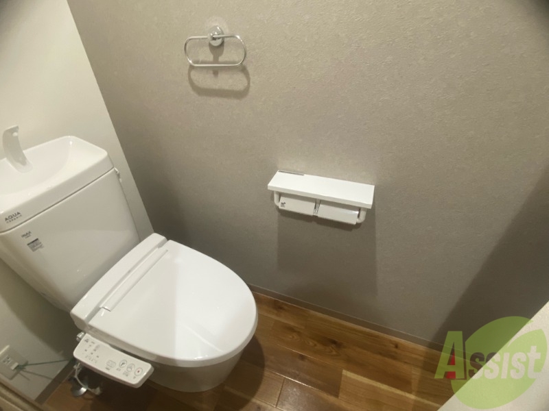 トイレ　温水洗浄便座付きのトイレは、使用しやすくうれしいですね。