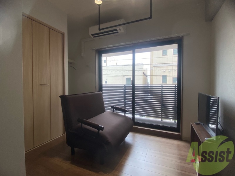 居室・リビング　広々として、家具関係も問題なく置けそうですね。