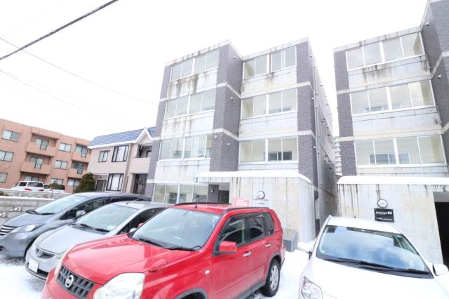 建物外観　鉄筋４階建て♪