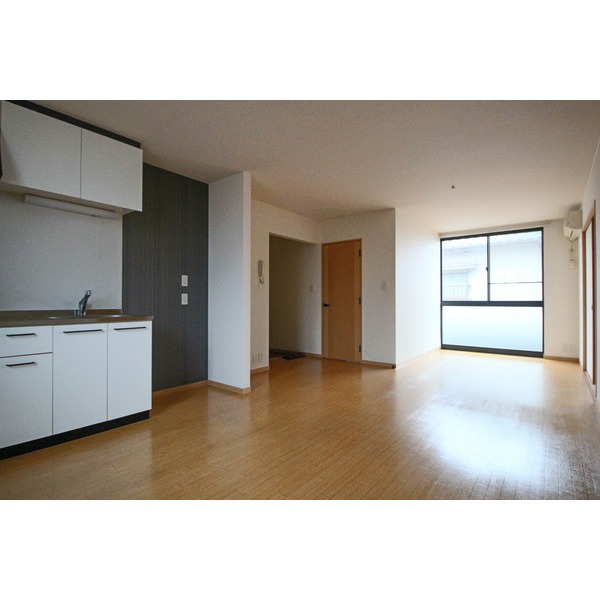 居室・リビング　同じ建物の別なお部屋