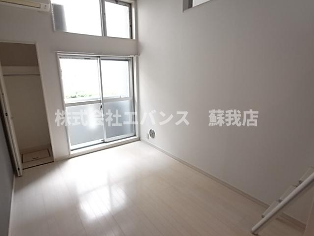 居室・リビング　こちらの居間で趣味の時間をお楽しみください