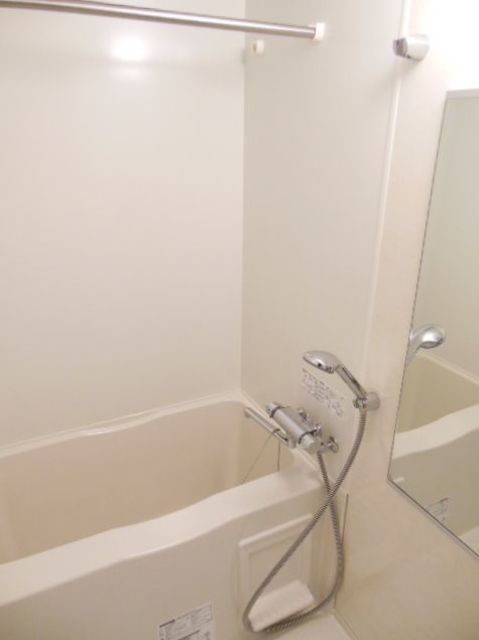 バス・シャワールーム　同物件別部屋写真