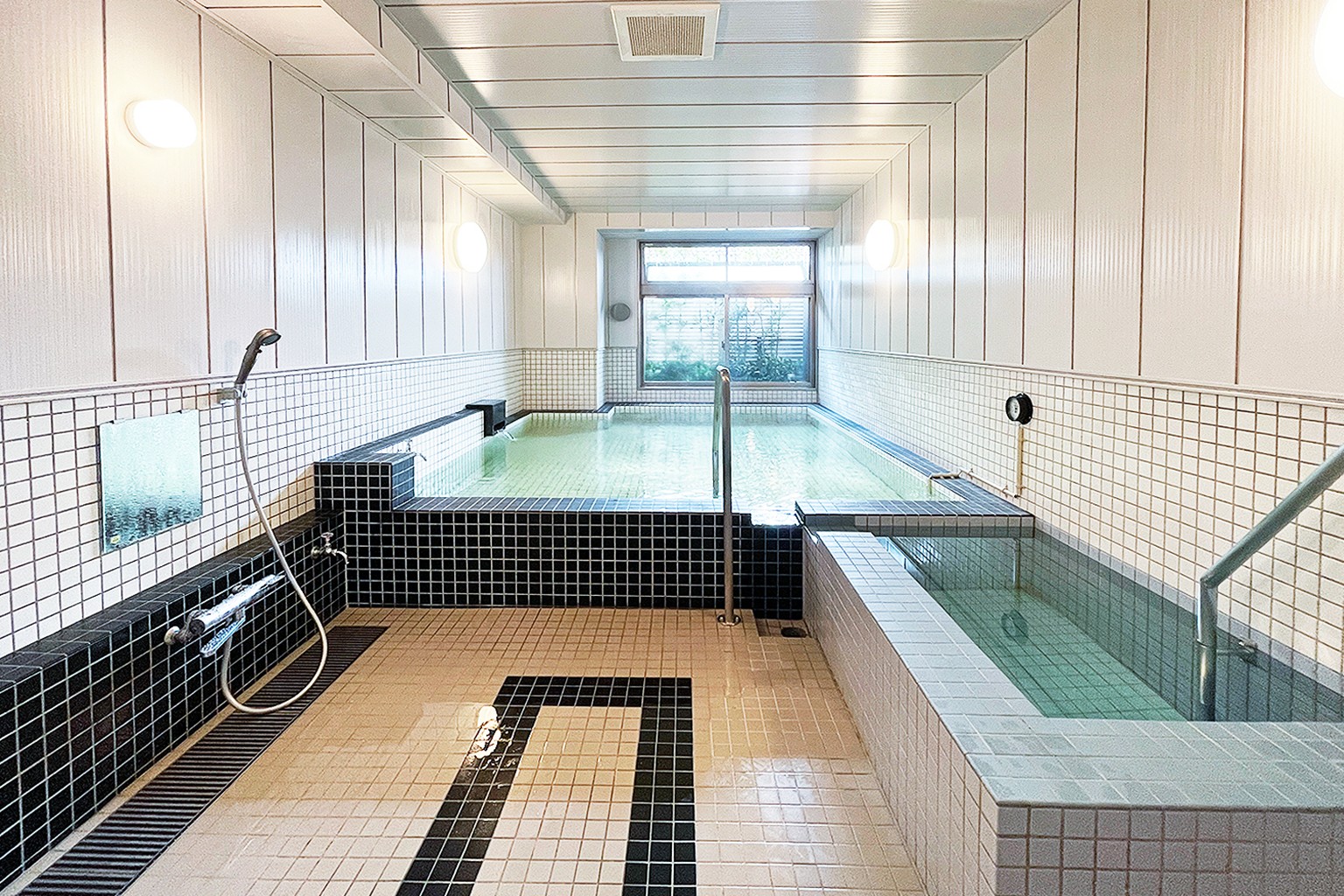 その他　入居者専用温泉付き！