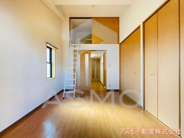 居室・リビング　同マンション別部屋参考写真