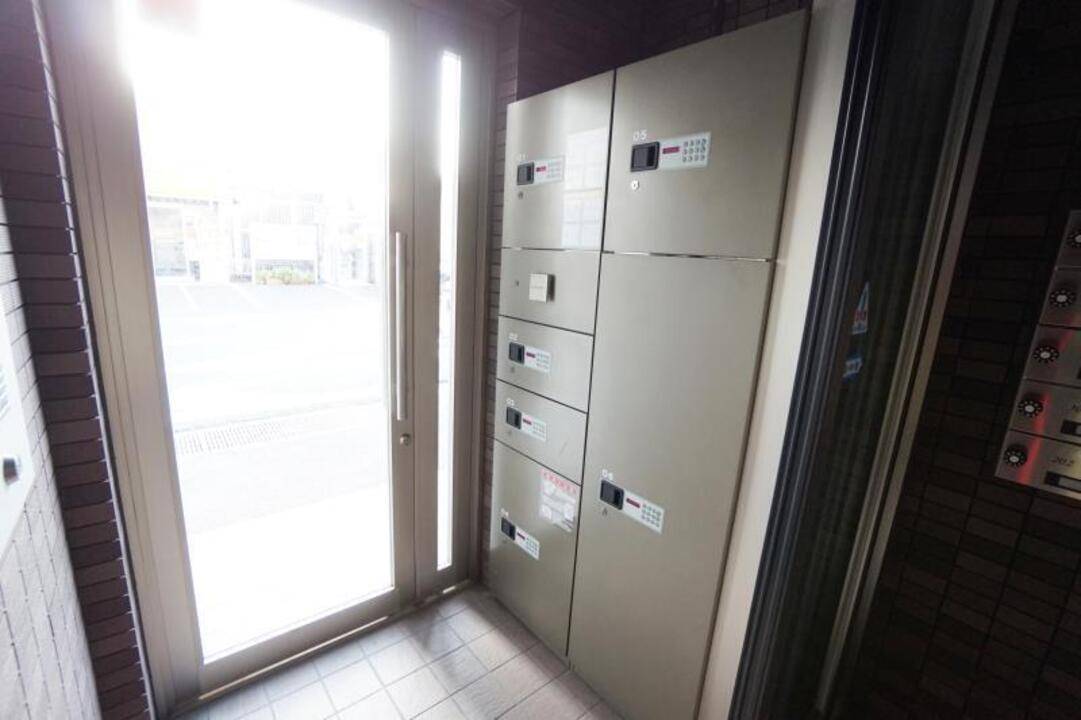 エントランス　宅配ボックス