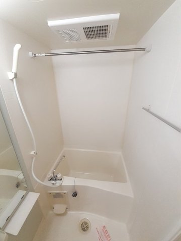 バス・シャワールーム　浴室乾燥機付きのお風呂です♪