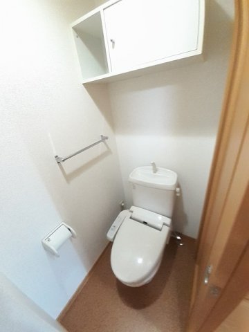 トイレ　嬉しい温水洗浄便座付き♪