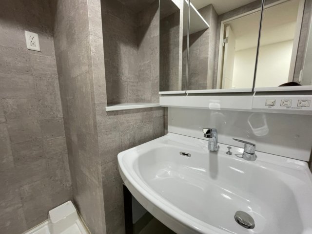 洗面設備　同建物反転タイプを表示しています