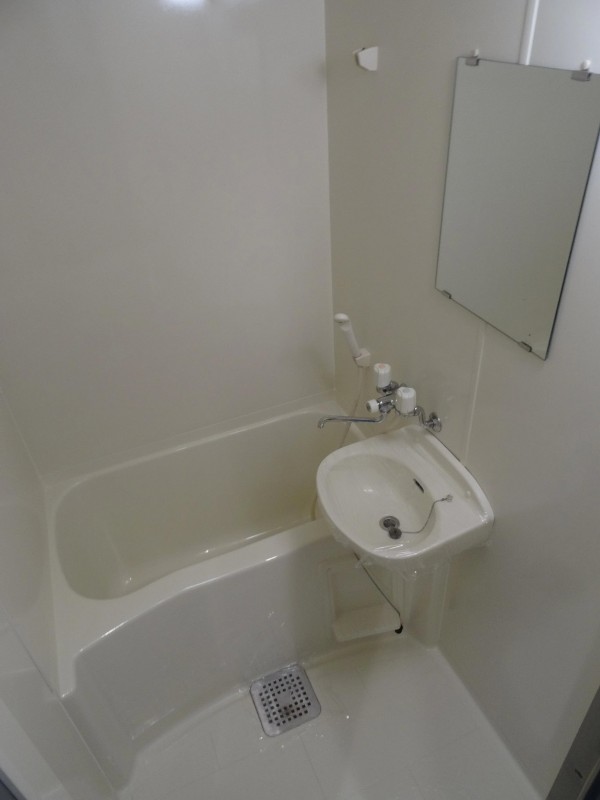 バス・シャワールーム　バス・トイレ別！