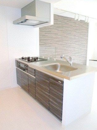 キッチン　３口コンロのシステムキッチンです♪