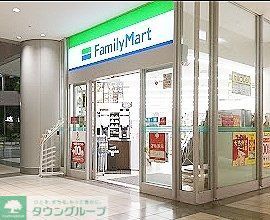 コンビニ　ファミリーマートシーバンスア・モール店（コンビニ）まで440m