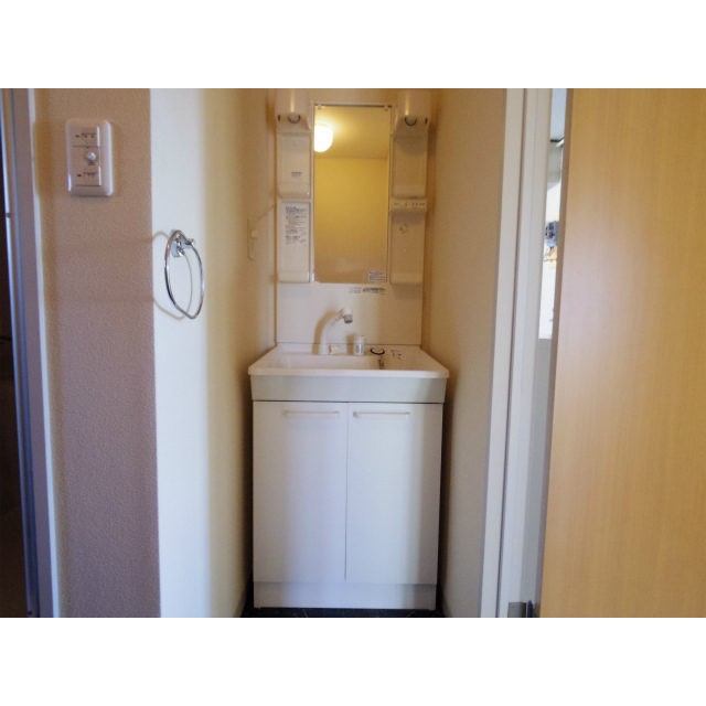 洗面設備　リノベーション前の写真です