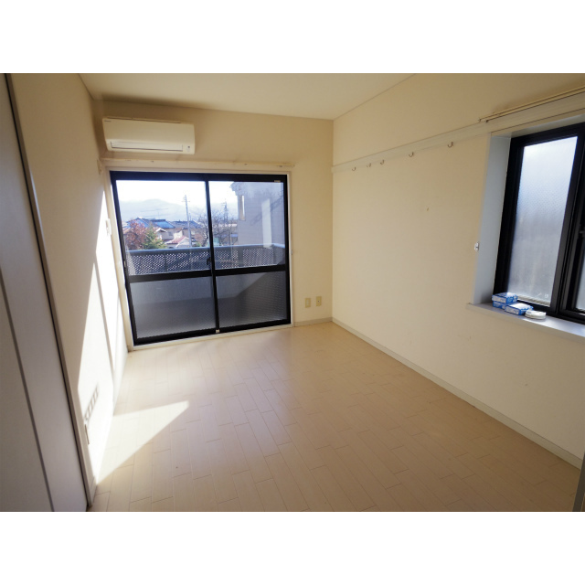 居室・リビング　リノベーション前の写真です