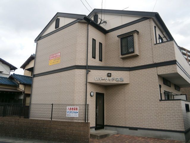 建物外観　落ち着いた外観♪