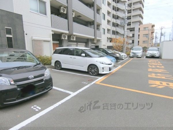駐車場　駐車場