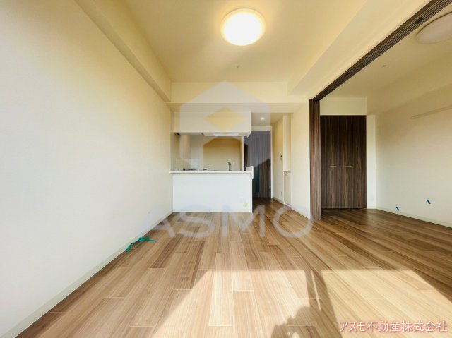 居室・リビング　同マンション別部屋参考写真