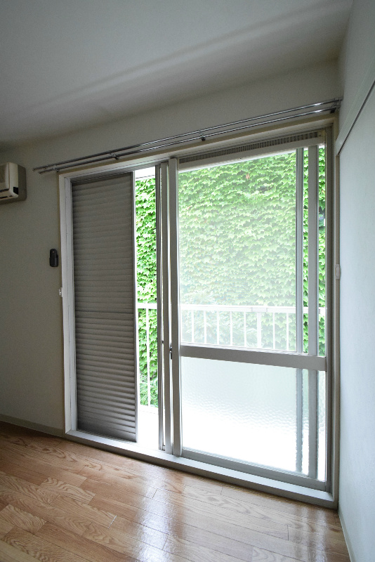 セキュリティ　雨戸