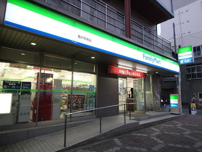 コンビニ　ファミリーマート（コンビニ）まで240m