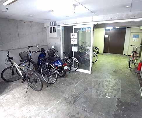 その他共有部分　自転車、原付いずれか駐輪可能