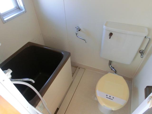 バス・シャワールーム　コンパクトで使いやすいお風呂です