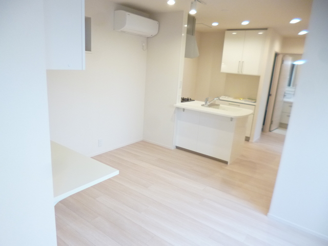 居室・リビング　リビング　キッチンから見回せます。