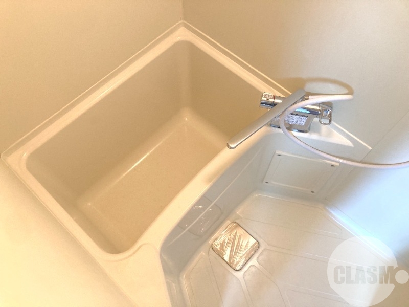 バス・シャワールーム　キレイにリフォームされています♪