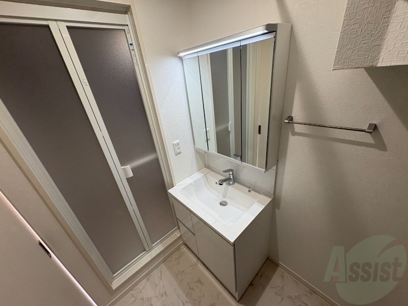 洗面設備　大きくて使いやすそうな独立洗面台になっています。