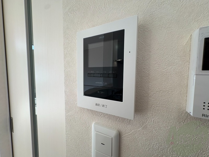 セキュリティ　ＴＶモニター付インターホンです。来客者の顔が見えるので安心！