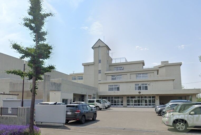 中学校　札幌市立米里中学校（中学校）まで1454m