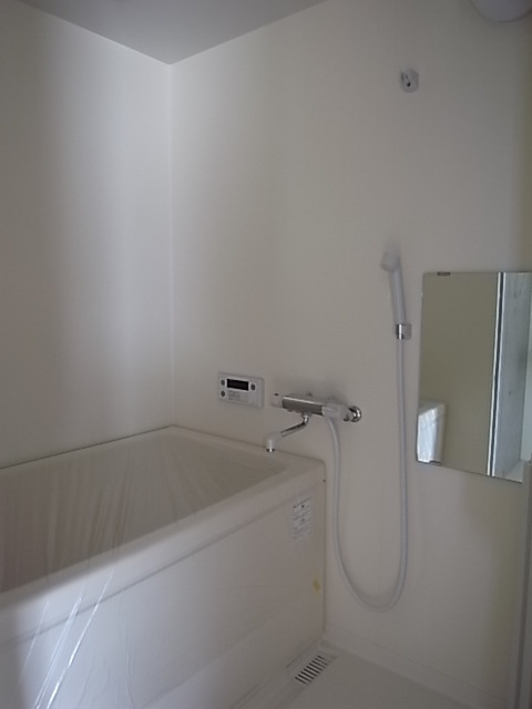 バス・シャワールーム　２人でも十分入浴できる広々なお風呂です