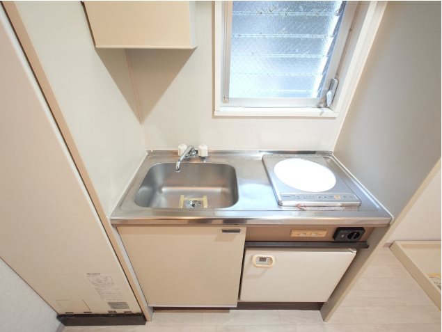 キッチン　画像は別号室写真の為、現状を優先いたします。