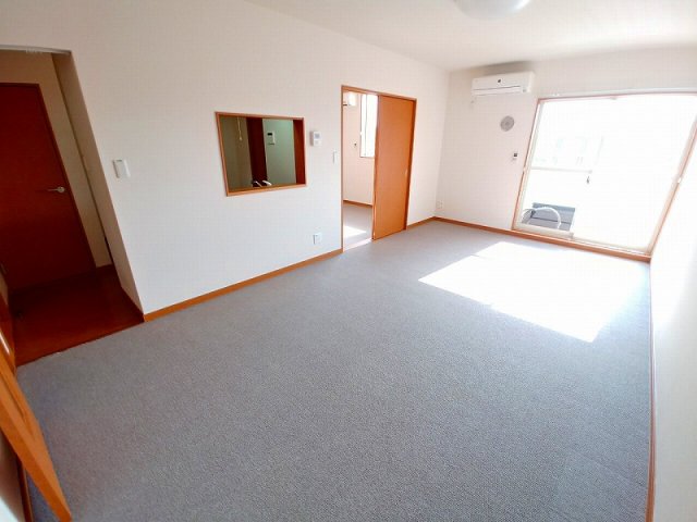 居室・リビング　1階床：フローリング　※写真は2階部屋