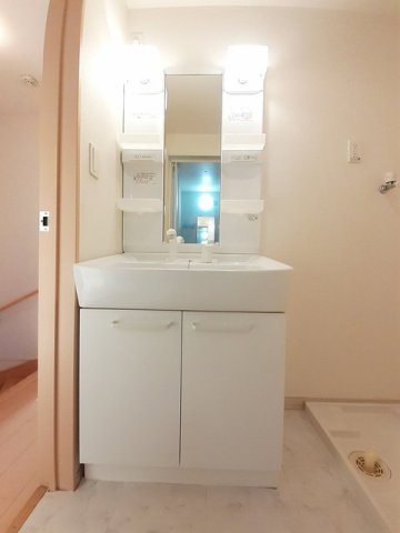 洗面設備　使いやすい洗面所です