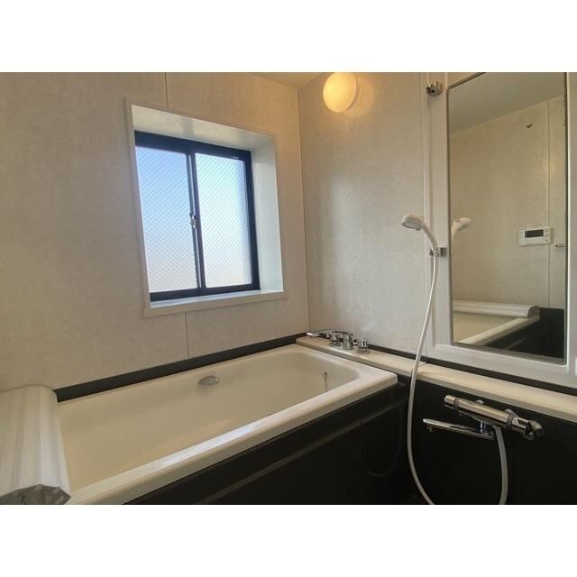 バス・シャワールーム　落ち着いた空間のお風呂です