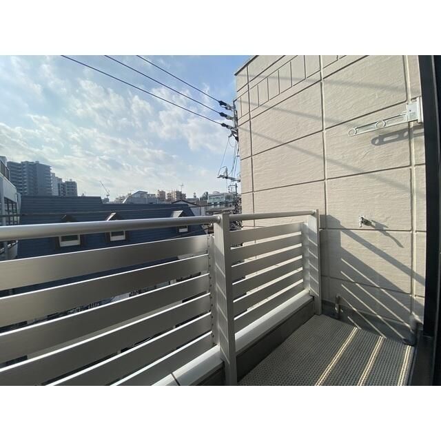 バルコニー　外からの目が気にならないバルコニーで洗濯物が干せます