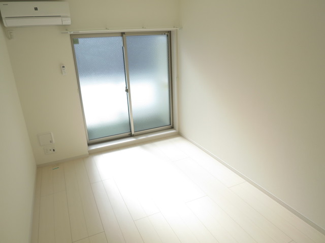 居室・リビング　洋室６．８帖はこちら！