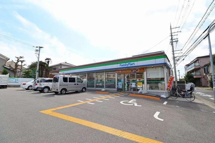 コンビニ　ファミリーマート（コンビニ）まで1072m