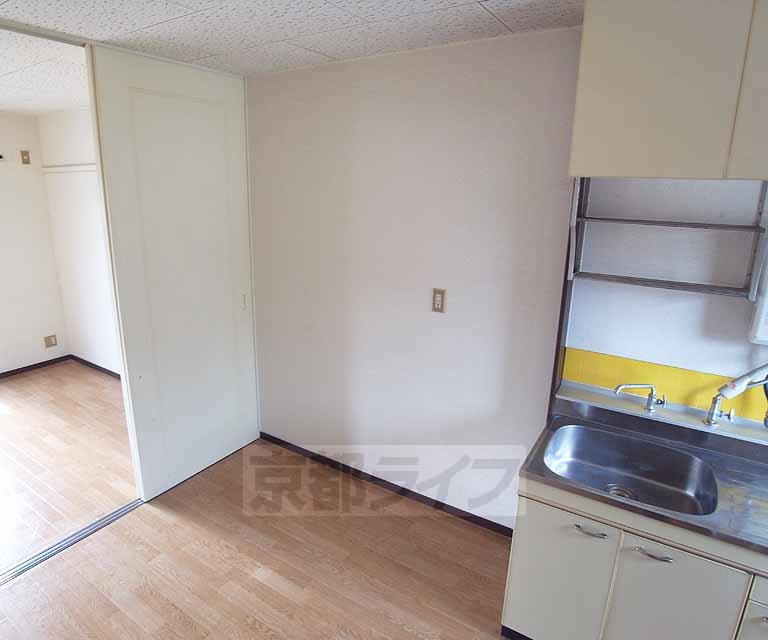 その他部屋・スペース　冷蔵庫の他にも置けちゃいます。