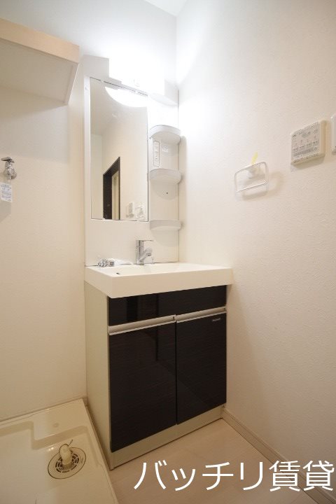 洗面設備　画像は同型イメージの為、現況を優先いたします。