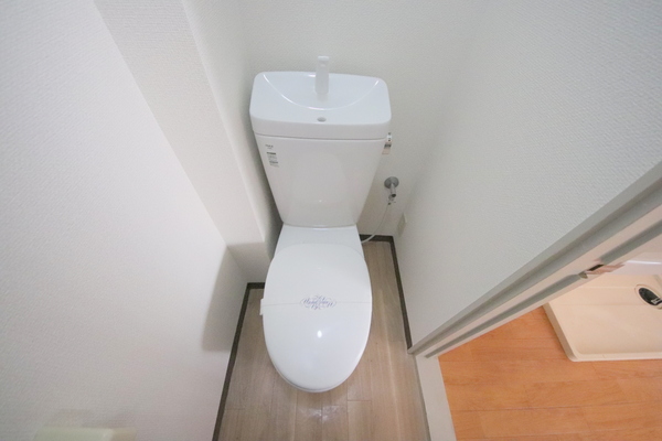 近鉄橿原線 西ノ京駅 徒歩25分 3階建 築40年のトイレ写真