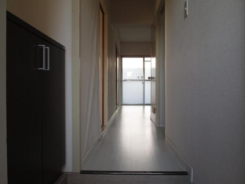 玄関　シューズボックスもあるので片付きます。