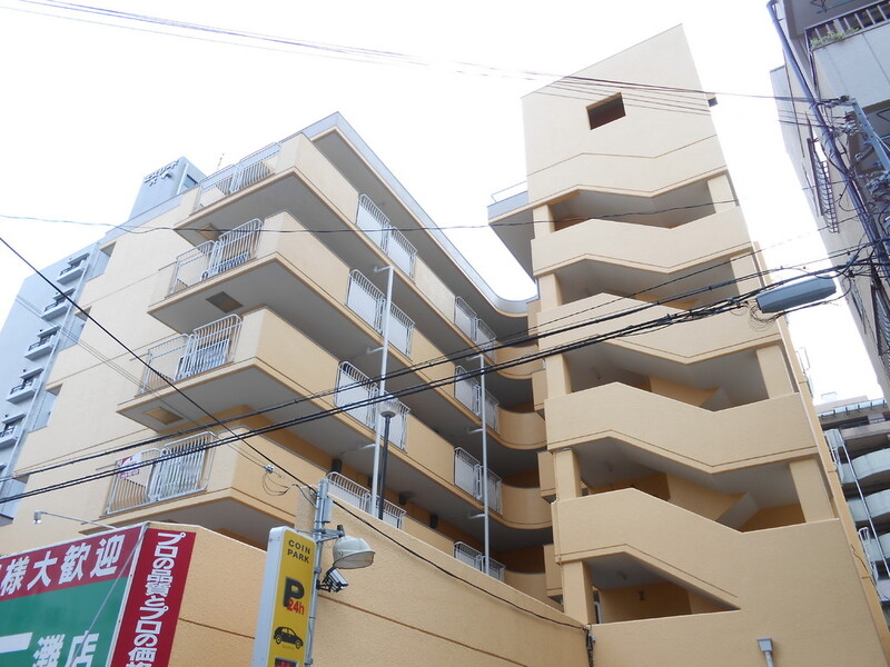 建物外観　凛とした外観ですね。