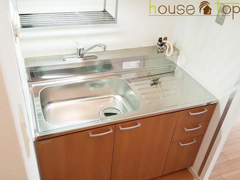 キッチン　窓の多い明るい室内