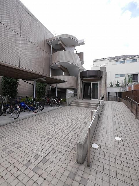 その他共有部分　★エントランスはスロープ付きです★