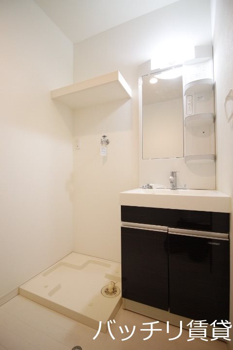 洗面設備　画像は同型イメージの為、現況を優先いたします。